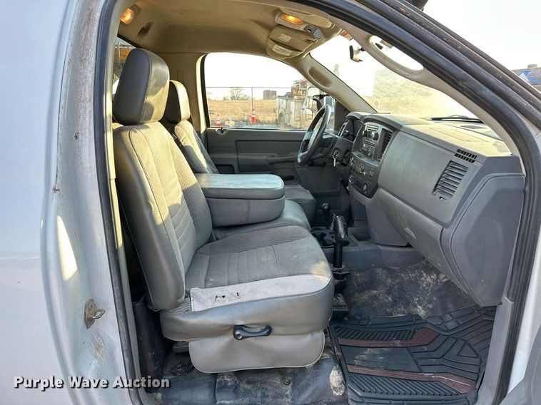 image for item OM9862 2009 Dodge Ram 5500HD bucket truck