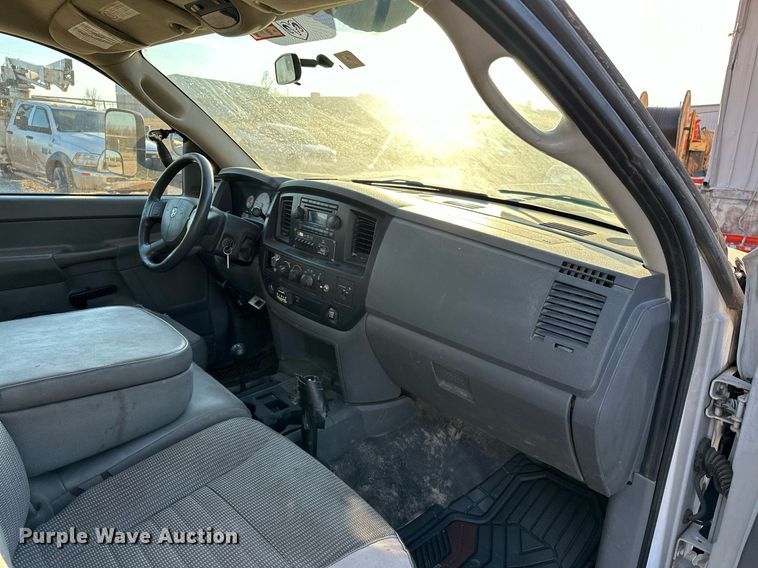 image for item OM9862 2009 Dodge Ram 5500HD bucket truck