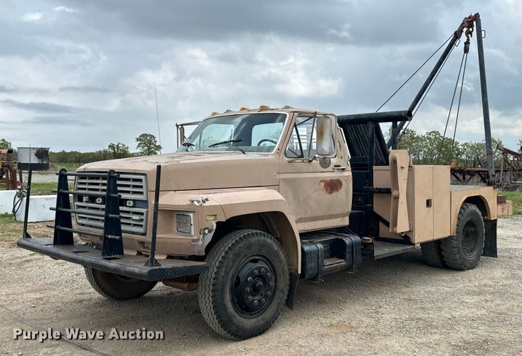 image for item OM9978 1984 Ford F700 winch truck