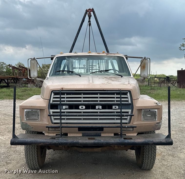 image for item OM9978 1984 Ford F700 winch truck