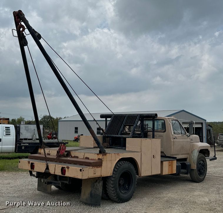 image for item OM9978 1984 Ford F700 winch truck
