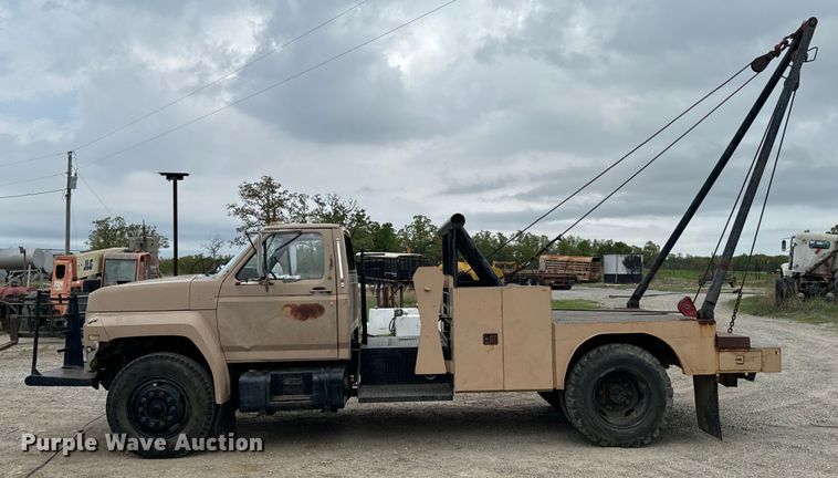 image for item OM9978 1984 Ford F700 winch truck