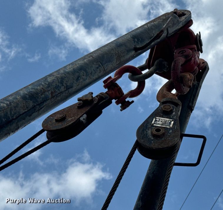 image for item OM9978 1984 Ford F700 winch truck