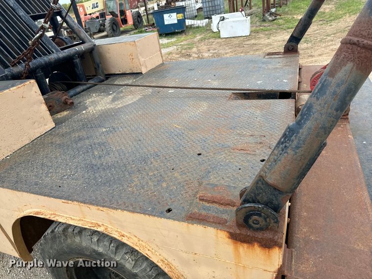 image for item OM9978 1984 Ford F700 winch truck