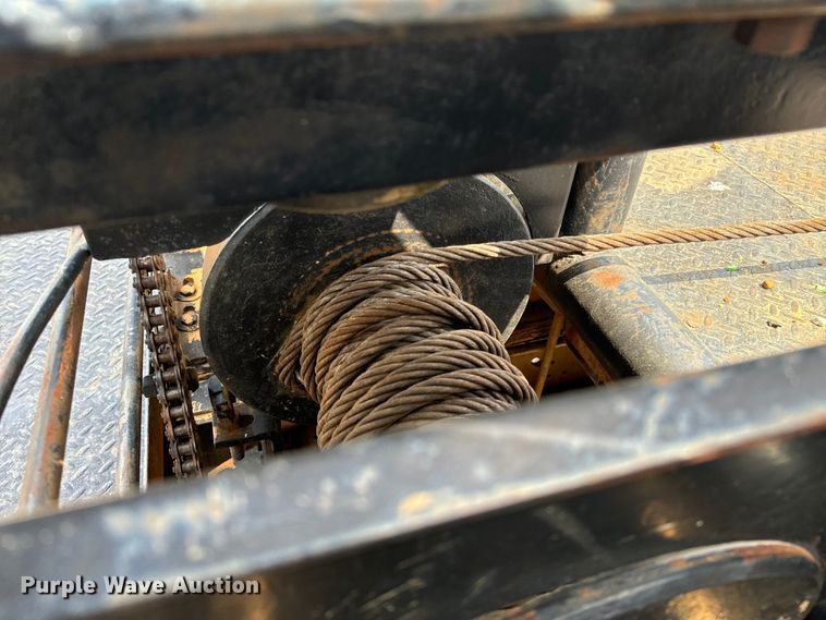 image for item OM9978 1984 Ford F700 winch truck