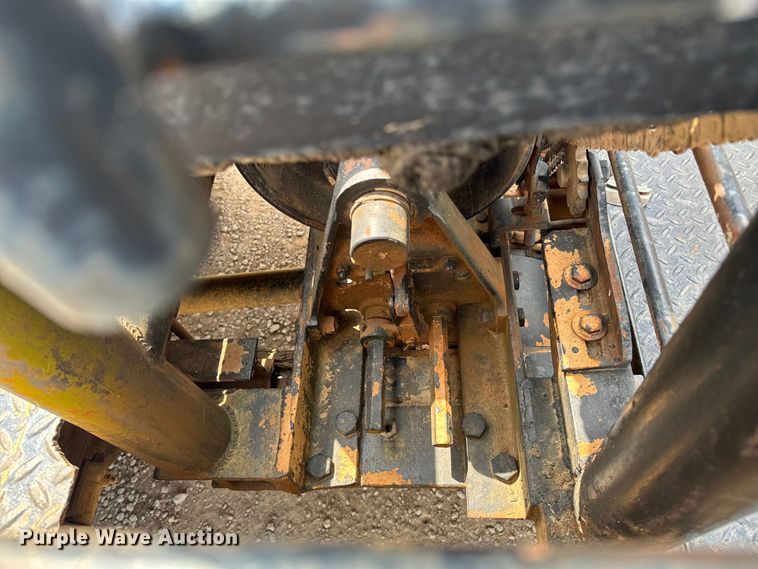 image for item OM9978 1984 Ford F700 winch truck