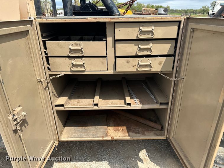 image for item OM9978 1984 Ford F700 winch truck