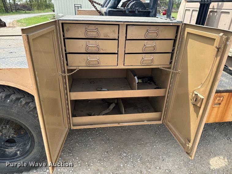 image for item OM9978 1984 Ford F700 winch truck