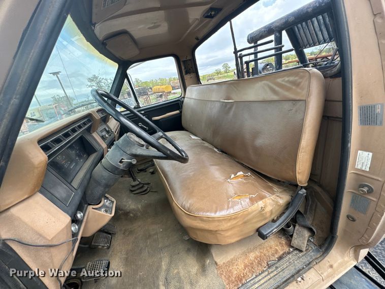 image for item OM9978 1984 Ford F700 winch truck