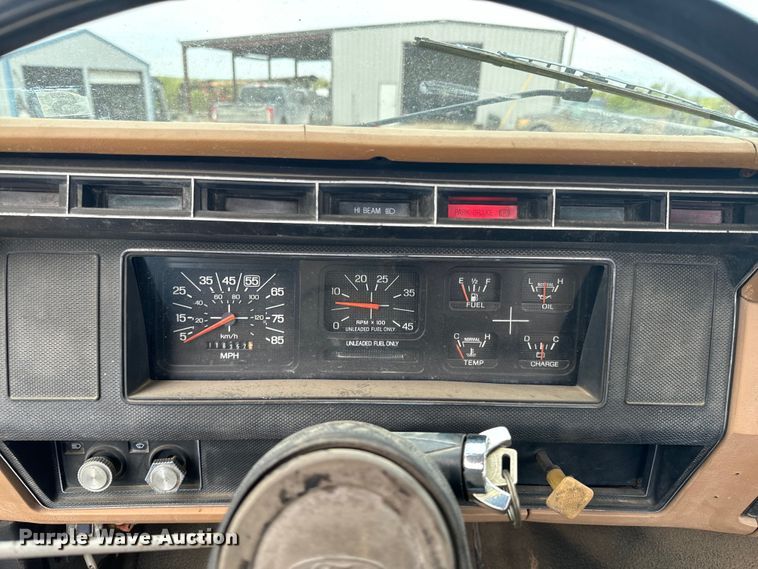 image for item OM9978 1984 Ford F700 winch truck