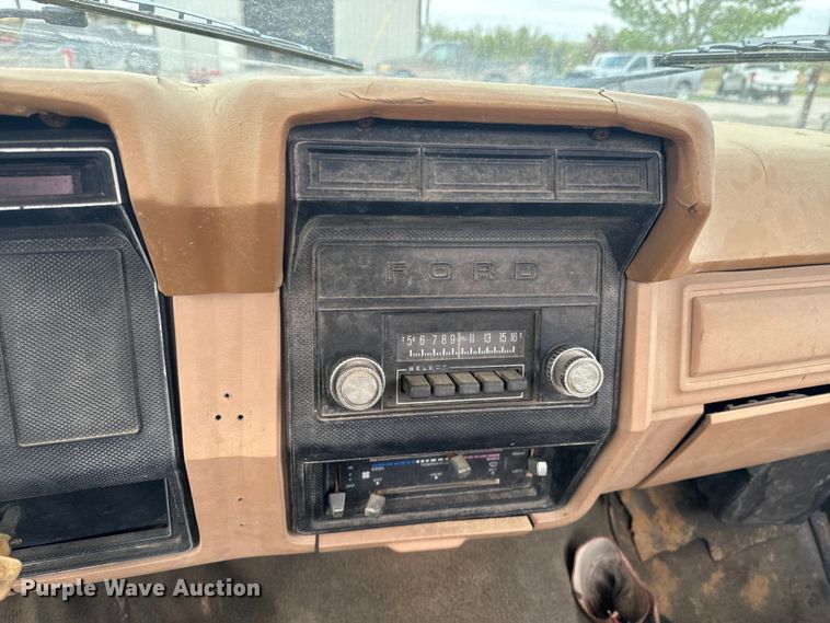 image for item OM9978 1984 Ford F700 winch truck