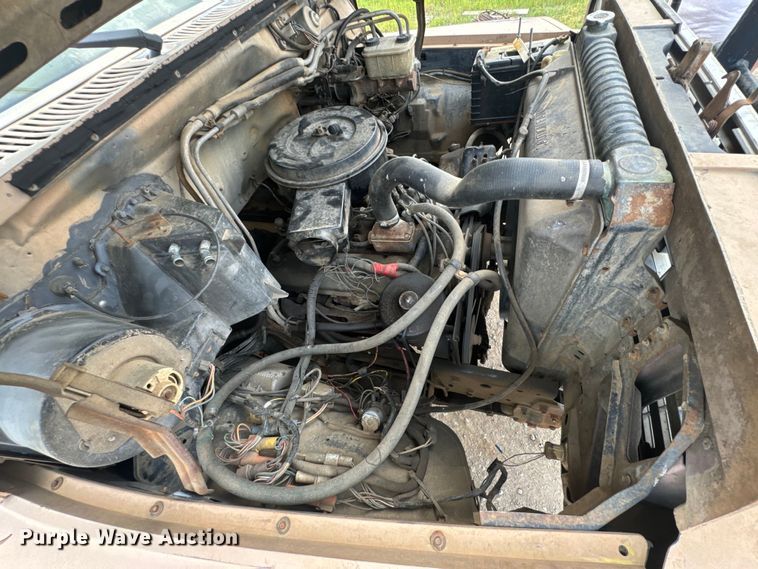 image for item OM9978 1984 Ford F700 winch truck