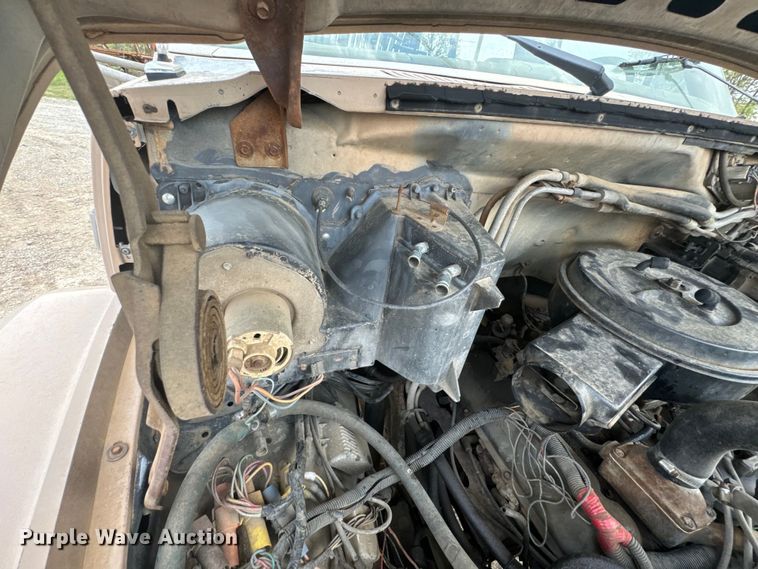 image for item OM9978 1984 Ford F700 winch truck