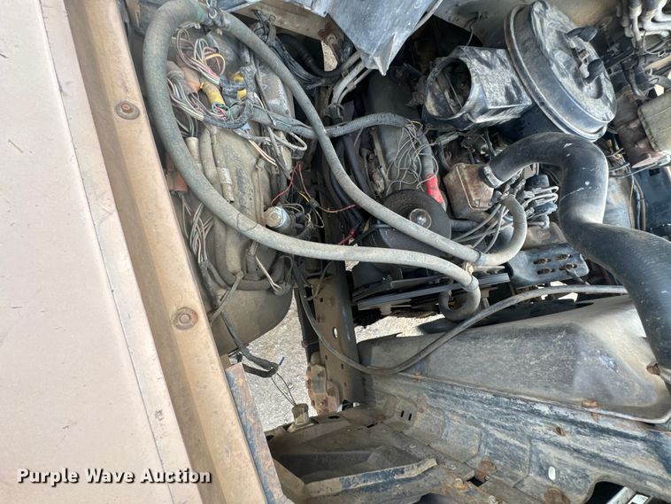 image for item OM9978 1984 Ford F700 winch truck