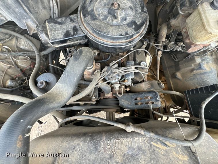 image for item OM9978 1984 Ford F700 winch truck