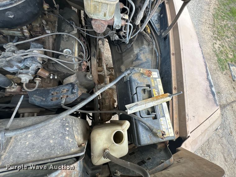 image for item OM9978 1984 Ford F700 winch truck