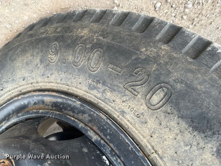 image for item OM9978 1984 Ford F700 winch truck