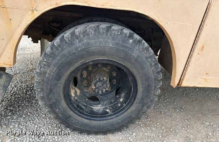 image for item OM9978 1984 Ford F700 winch truck