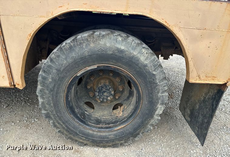 image for item OM9978 1984 Ford F700 winch truck