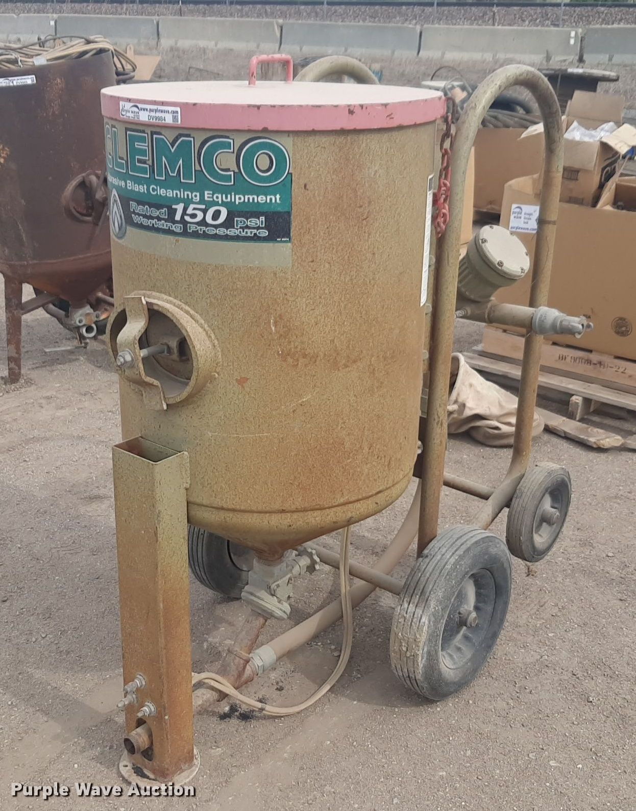 2007 Clemco 2024 sandblasting pot in Wichita, KS Item DV9984 for sale