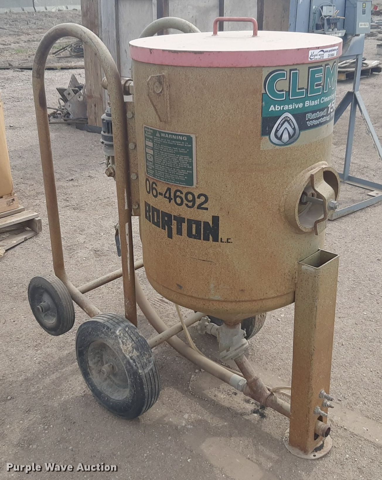 2007 Clemco 2024 sandblasting pot in Wichita, KS Item DV9984 for sale