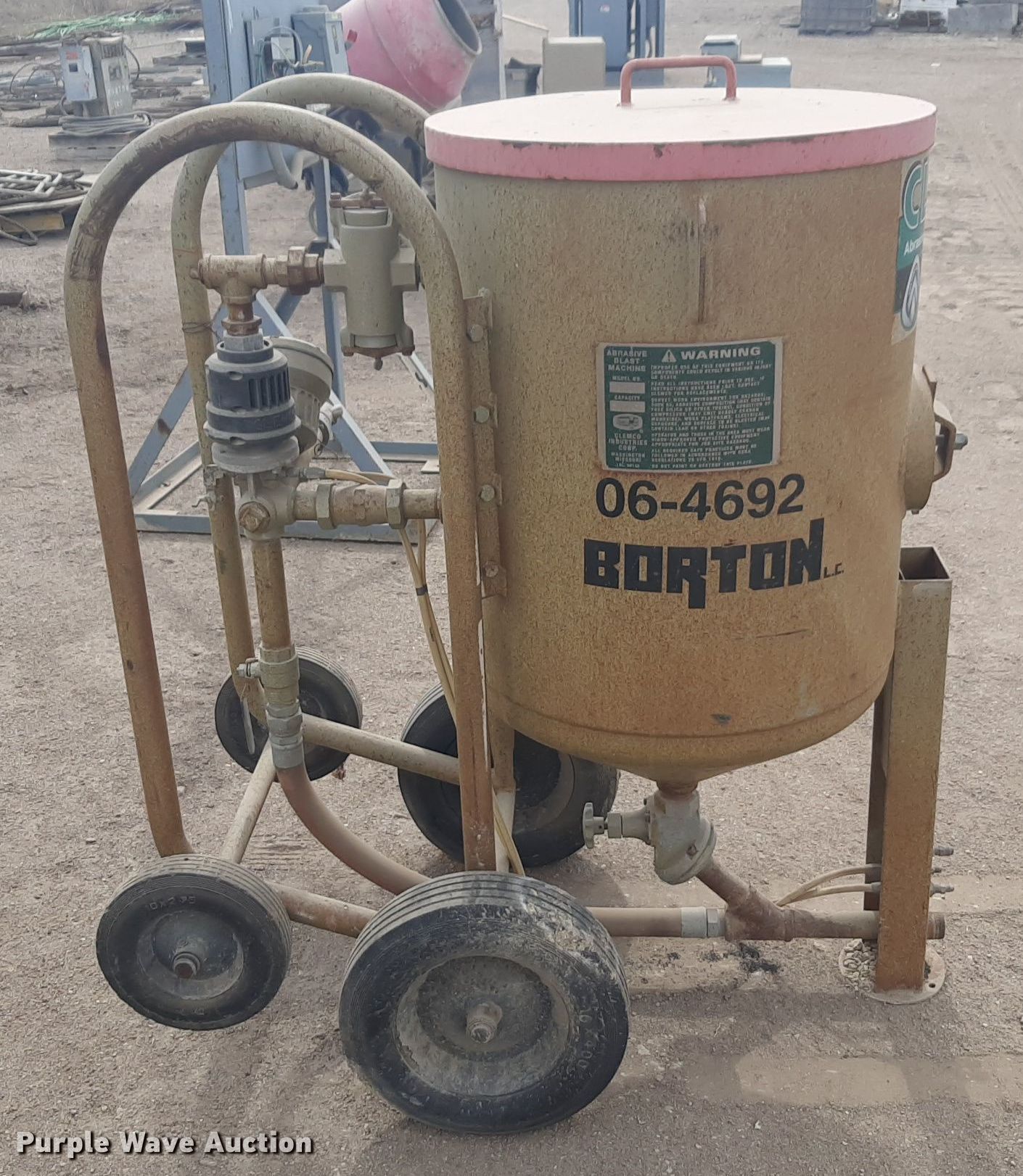 2007 Clemco 2024 sandblasting pot in Wichita, KS Item DV9984 for sale