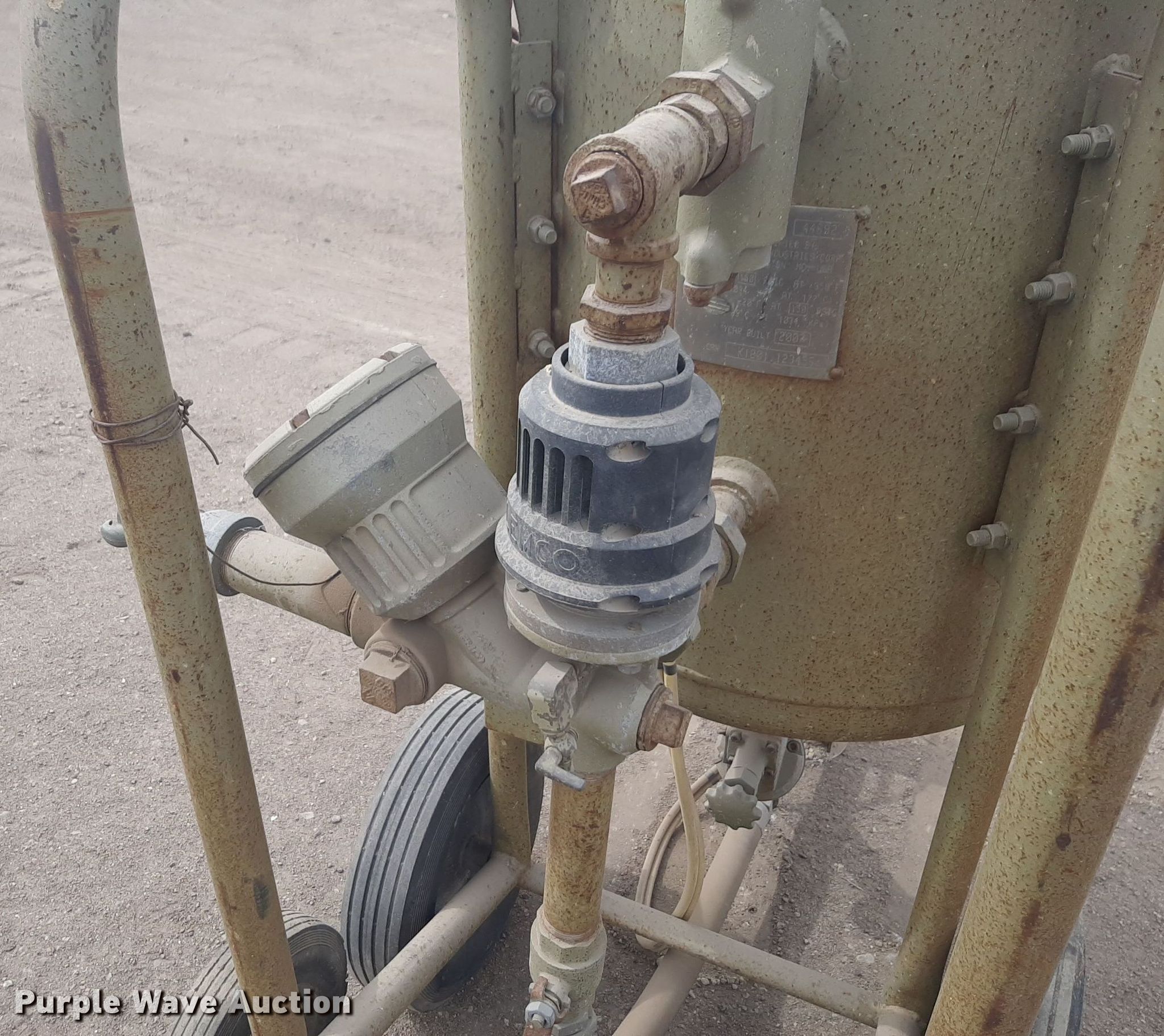 2007 Clemco 2024 sandblasting pot in Wichita, KS Item DV9984 for sale