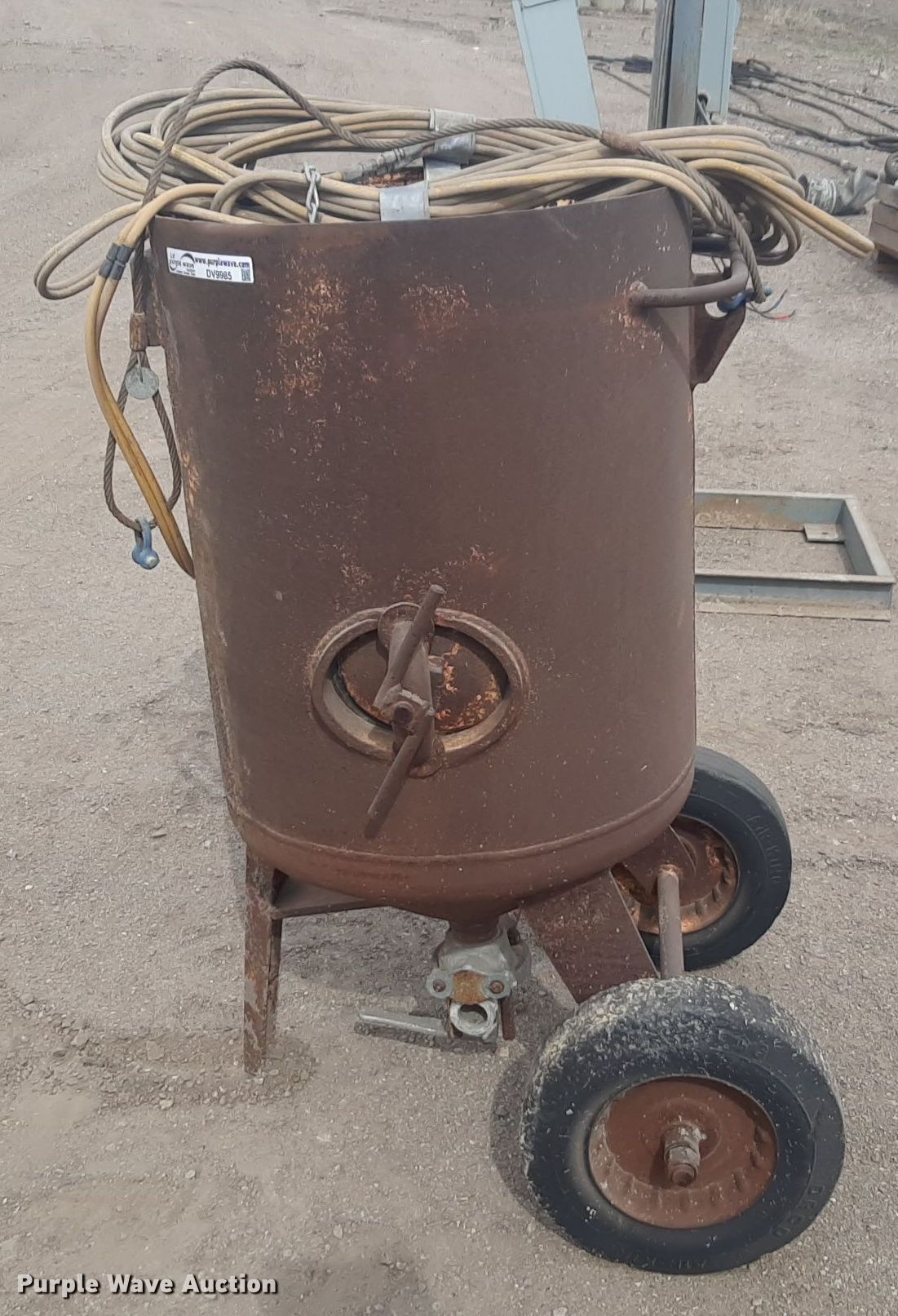 P&G 24WB sandblasting pot in Wichita, KS Item DV9985 for sale