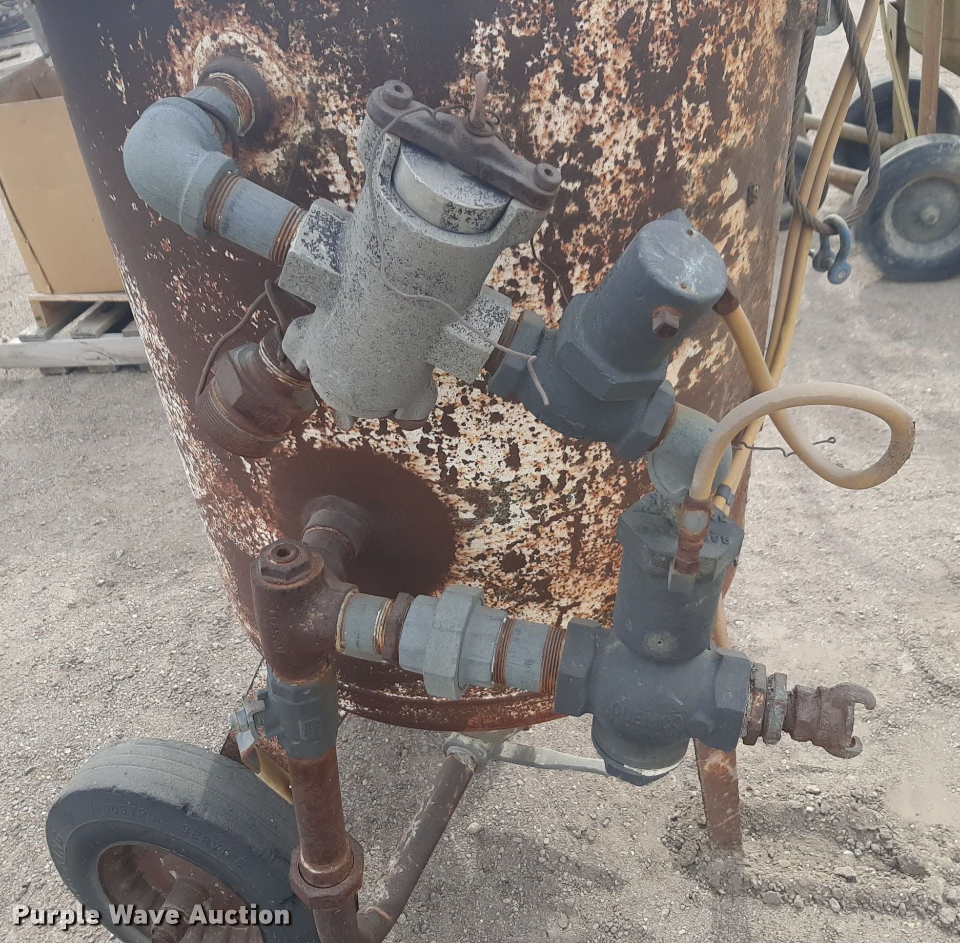 P&G 24WB sandblasting pot in Wichita, KS Item DV9985 for sale