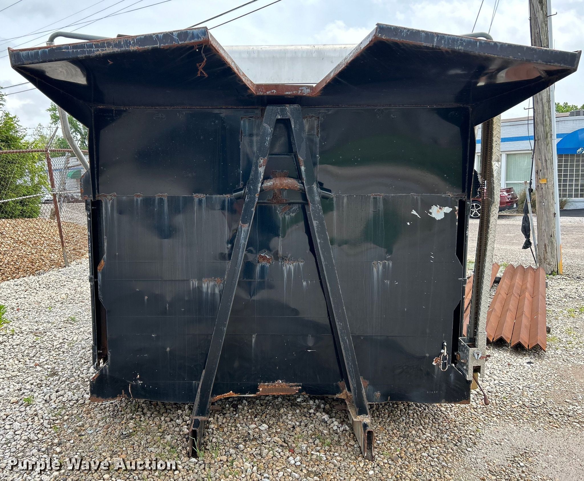 Hooklift dump bed in St. Louis, MO Item EK4566 for sale Purple Wave