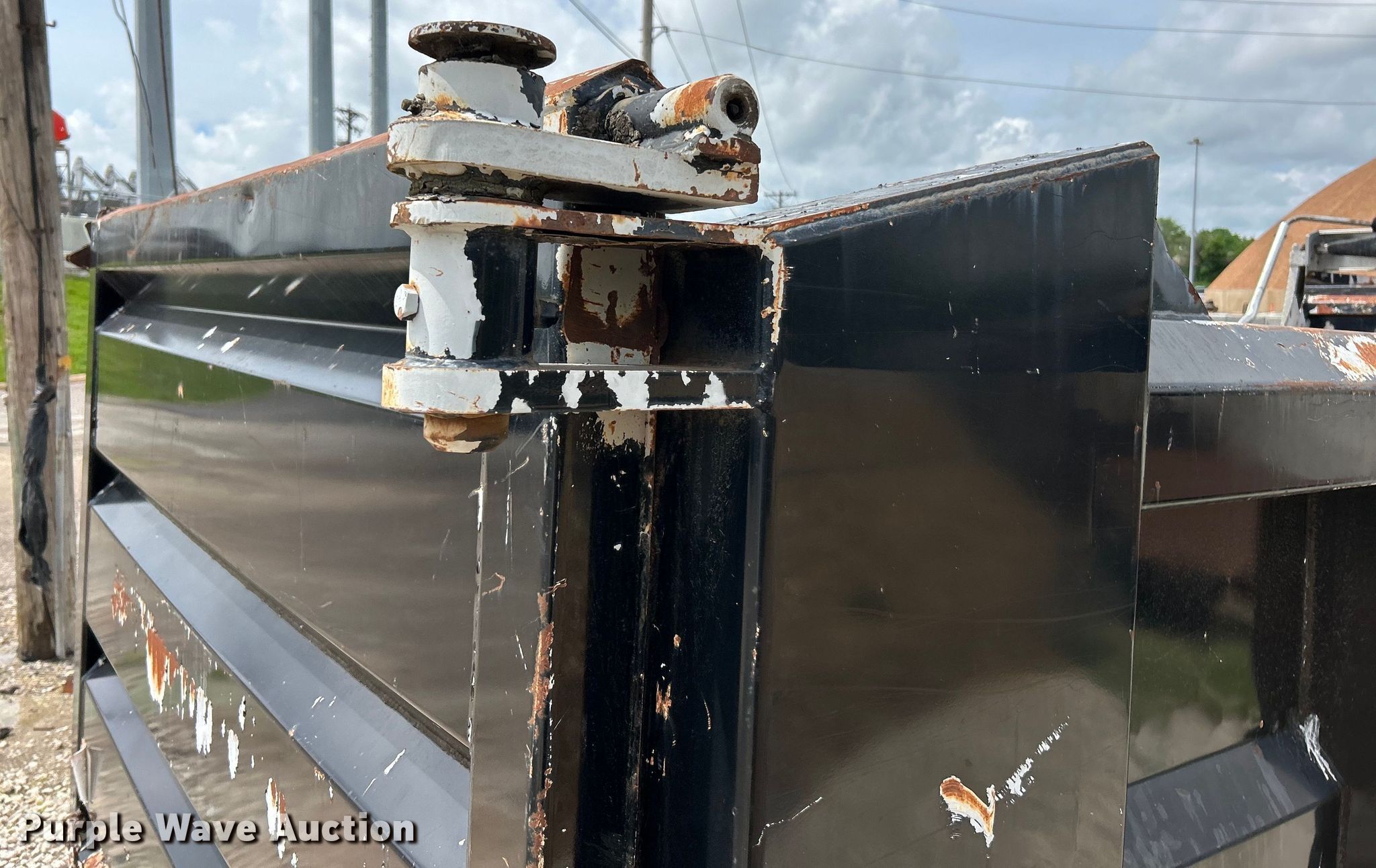 Hooklift dump bed in St. Louis, MO Item EK4566 for sale Purple Wave