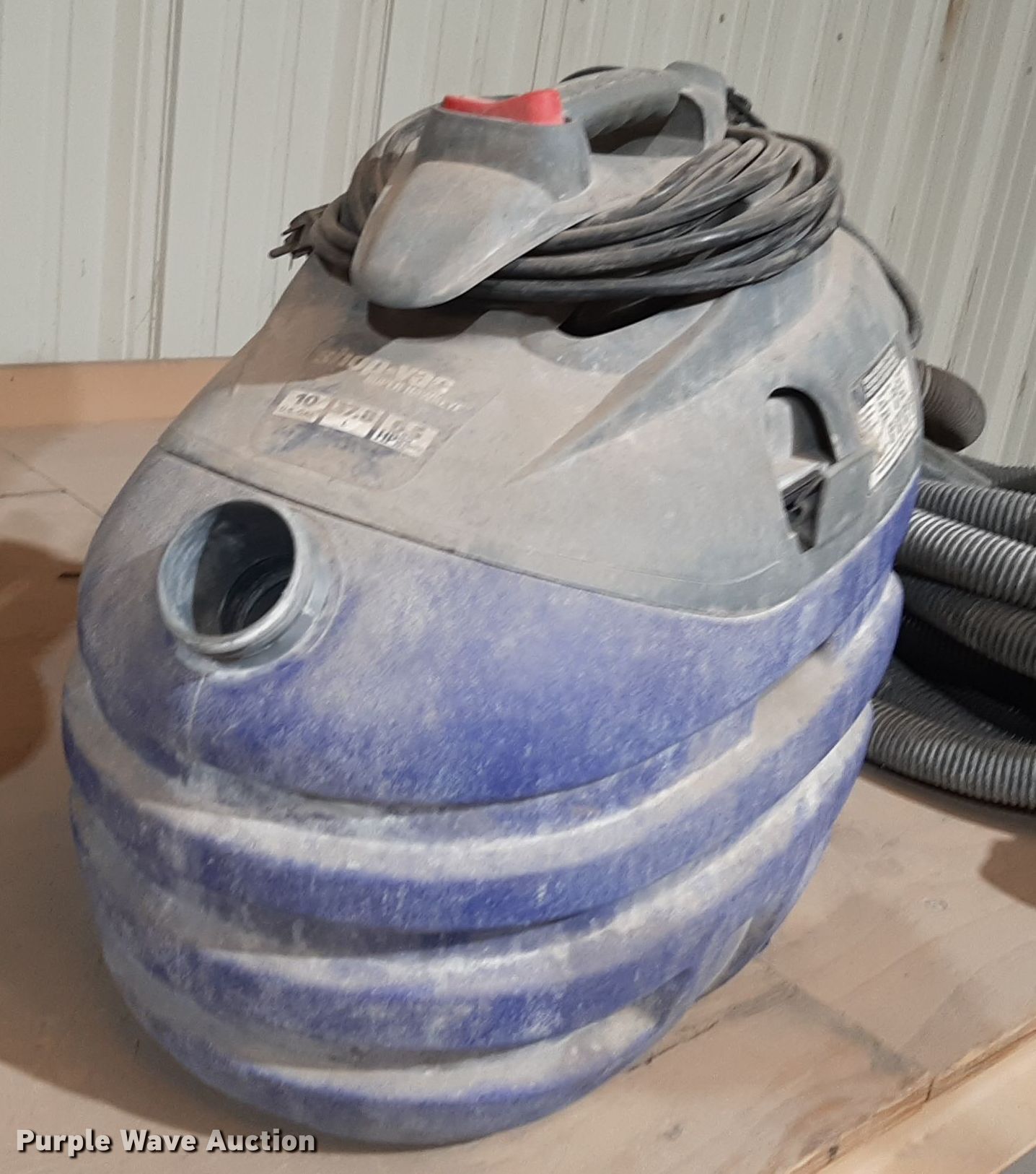 (5) vacuums in Wichita, KS Item NV9080 for sale Purple Wave