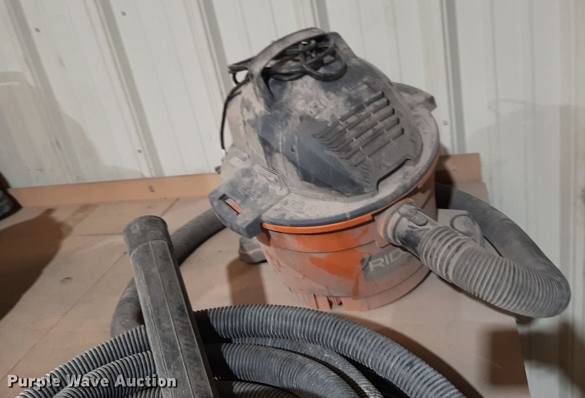 (5) vacuums in Wichita, KS Item NV9080 for sale Purple Wave