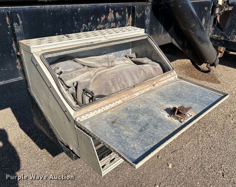 image for item DG4378 1995 G&H Manufacturing  roll-off container trailer