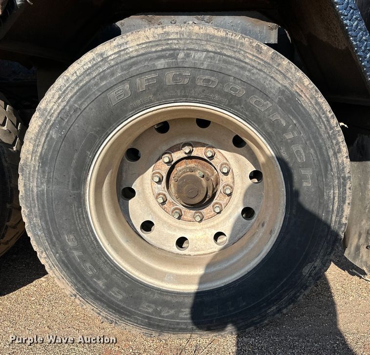 image for item DG4378 1995 G&H Manufacturing  roll-off container trailer