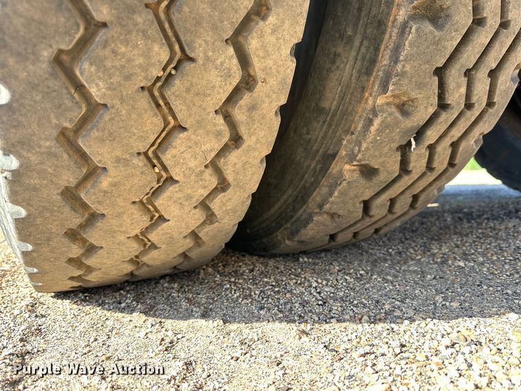 image for item DG4378 1995 G&H Manufacturing  roll-off container trailer