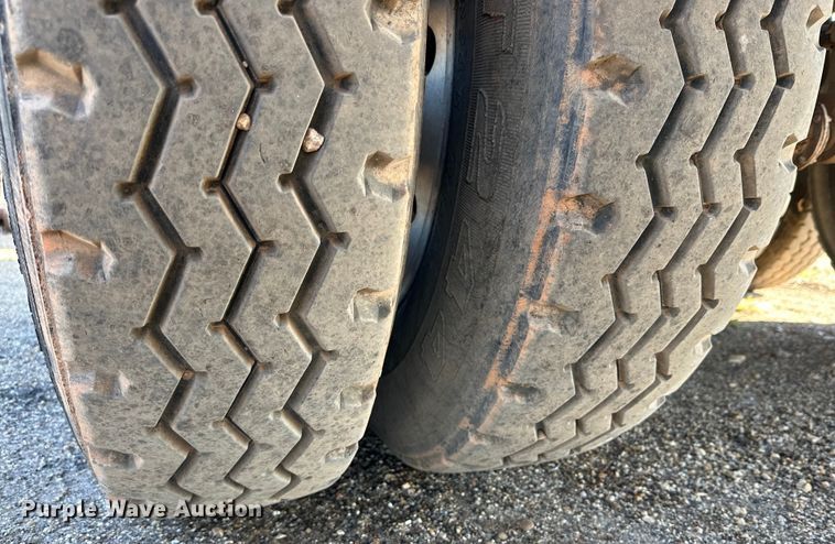 image for item DG4378 1995 G&H Manufacturing  roll-off container trailer