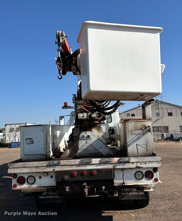 image for item DG4379 1999 International 4700 bucket truck