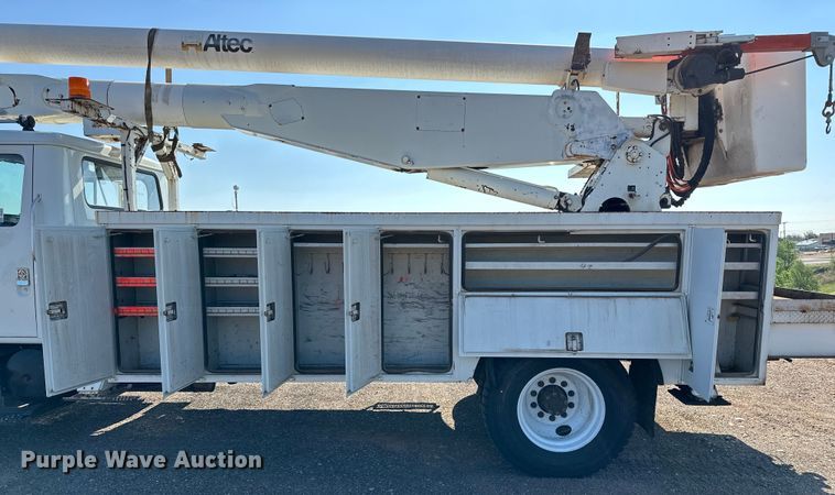 image for item DG4379 1999 International 4700 bucket truck