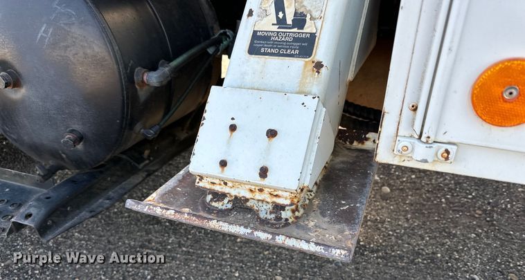 image for item DG4379 1999 International 4700 bucket truck