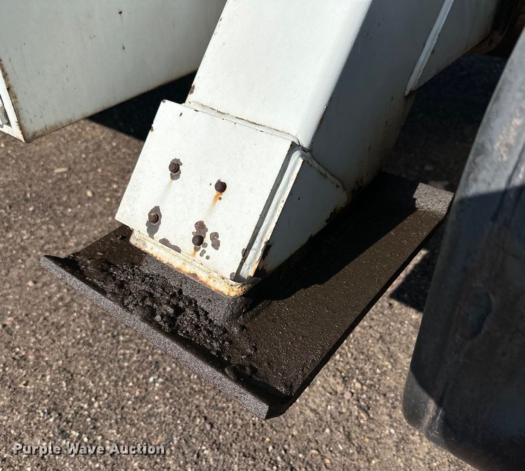 image for item DG4379 1999 International 4700 bucket truck