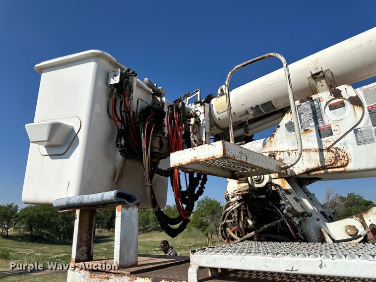 image for item DG4379 1999 International 4700 bucket truck