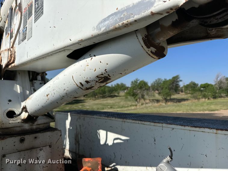 image for item DG4379 1999 International 4700 bucket truck