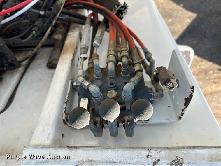 image for item DG4379 1999 International 4700 bucket truck