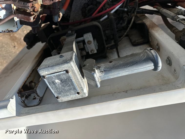 image for item DG4379 1999 International 4700 bucket truck