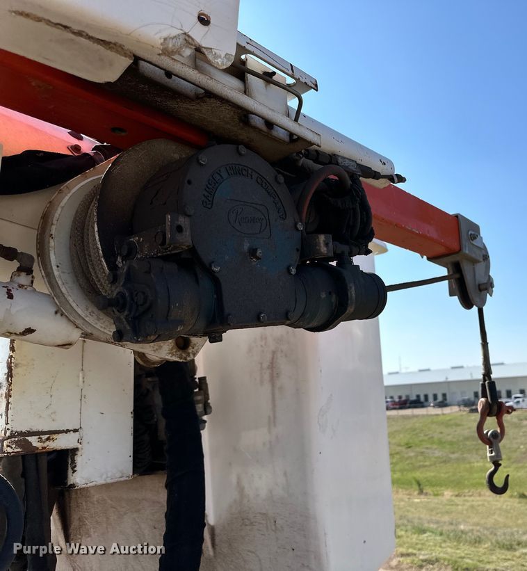 image for item DG4379 1999 International 4700 bucket truck