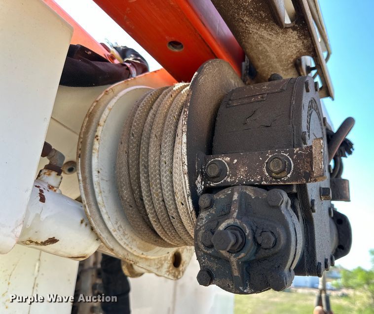 image for item DG4379 1999 International 4700 bucket truck