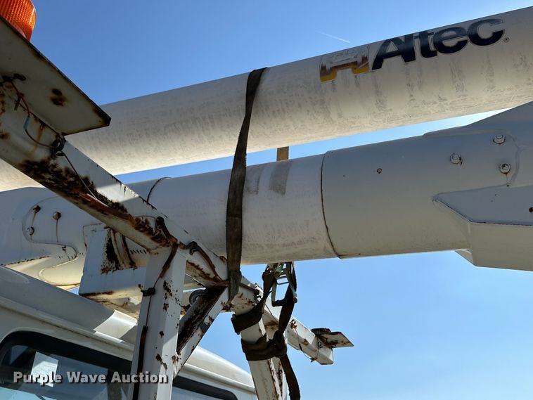 image for item DG4379 1999 International 4700 bucket truck