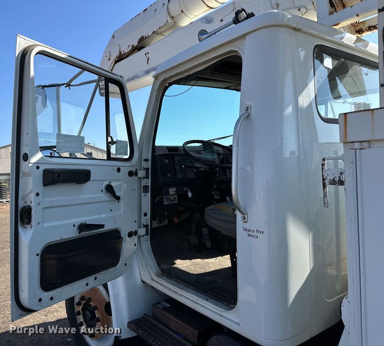 image for item DG4379 1999 International 4700 bucket truck