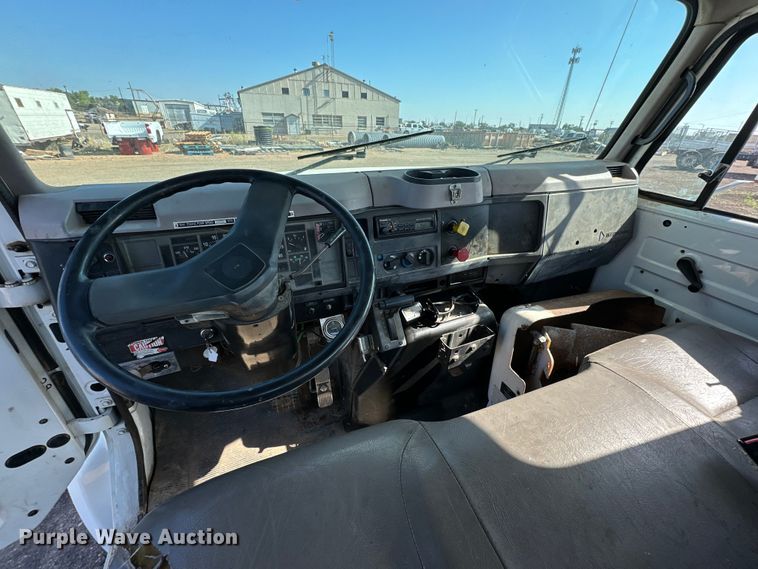 image for item DG4379 1999 International 4700 bucket truck